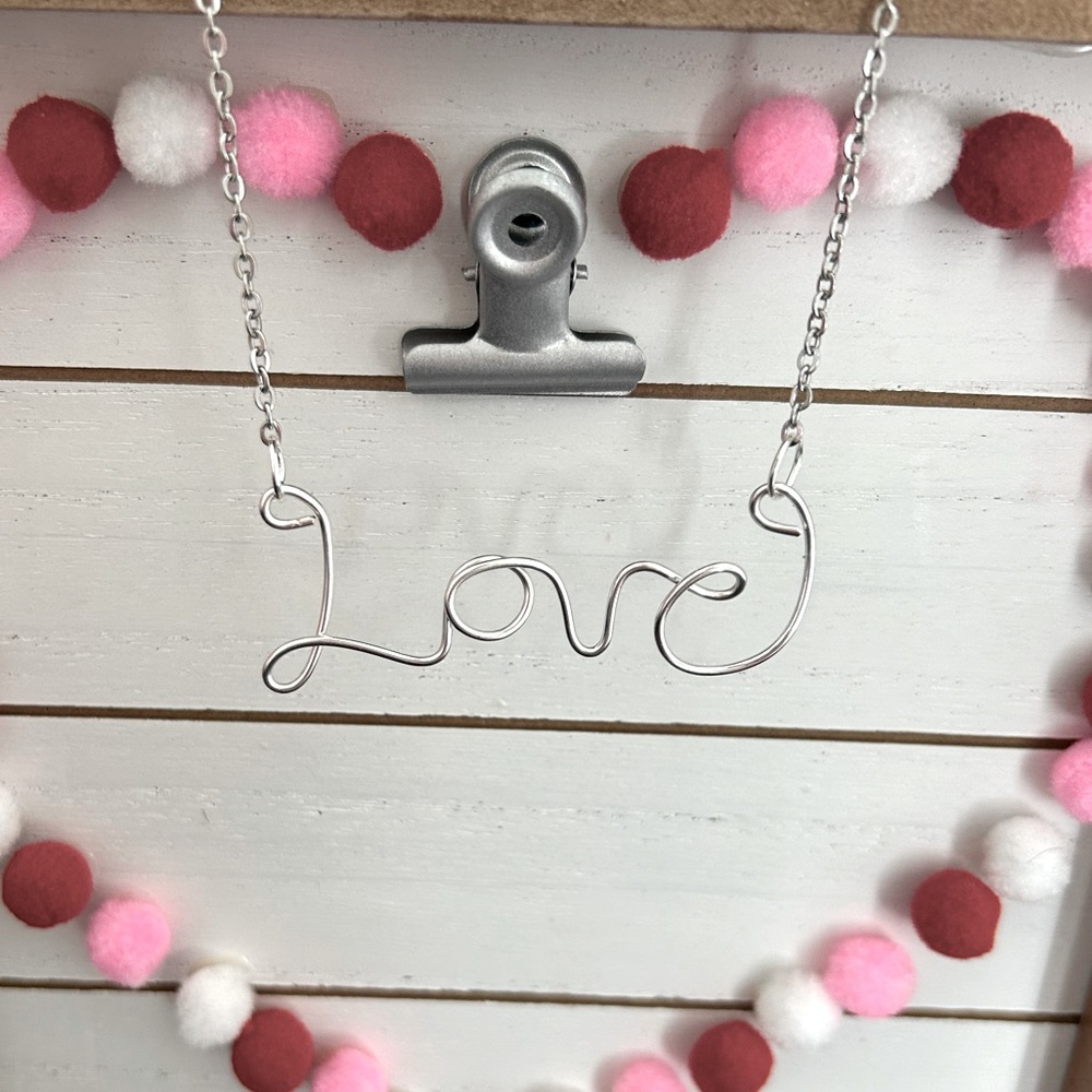 Love wire necklace
